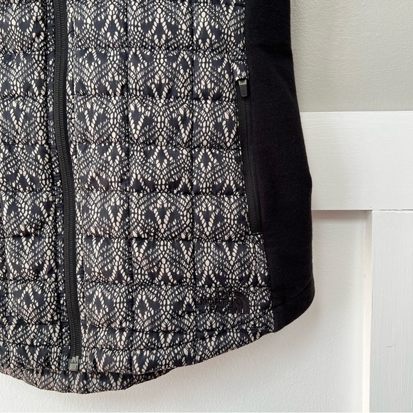 The North Face Women’s Thermoball Vest in Tan and Black Lace Print - Picture 4 of 7